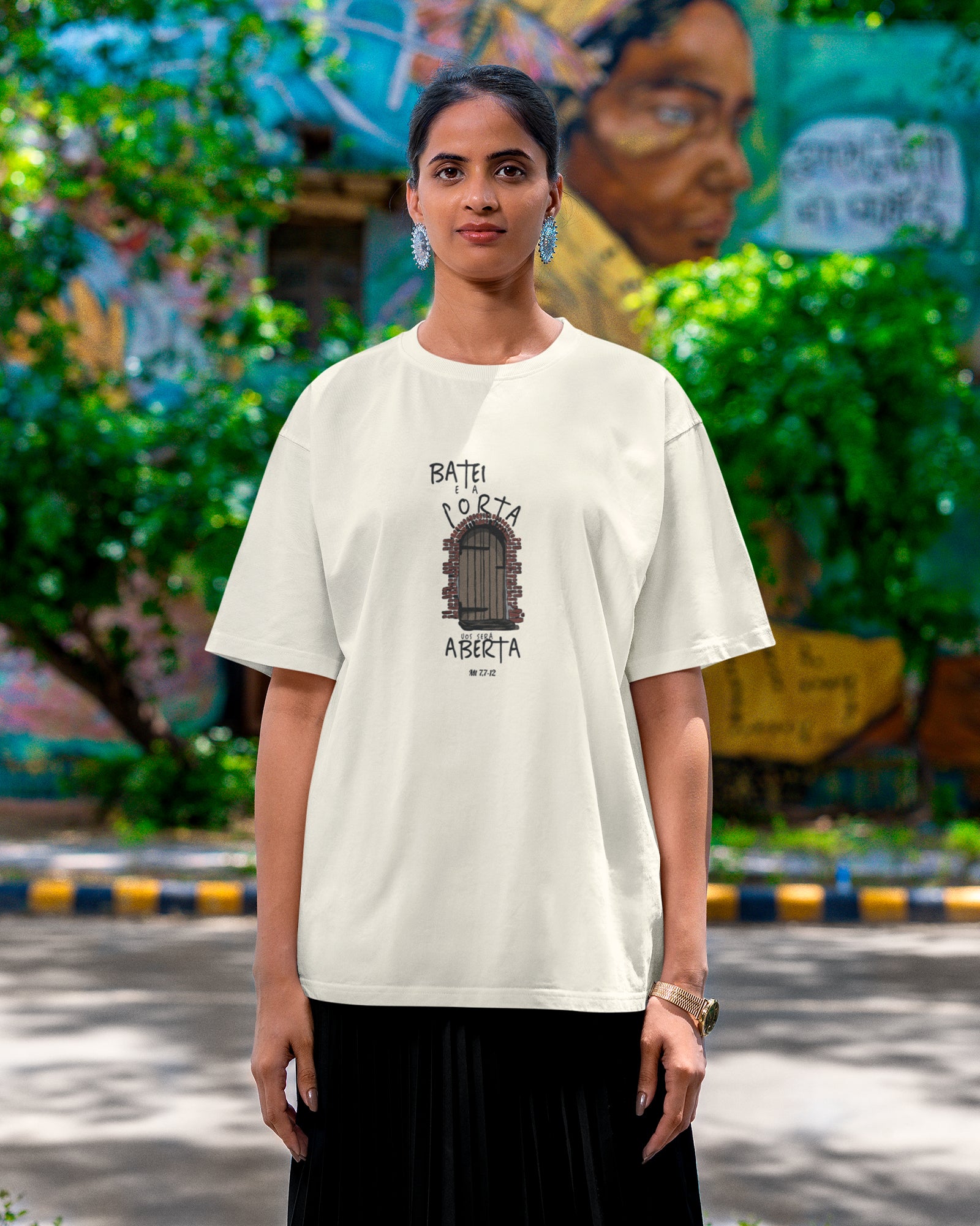 Camiseta de Algodão Batei E A Porta Vos Será Aberta