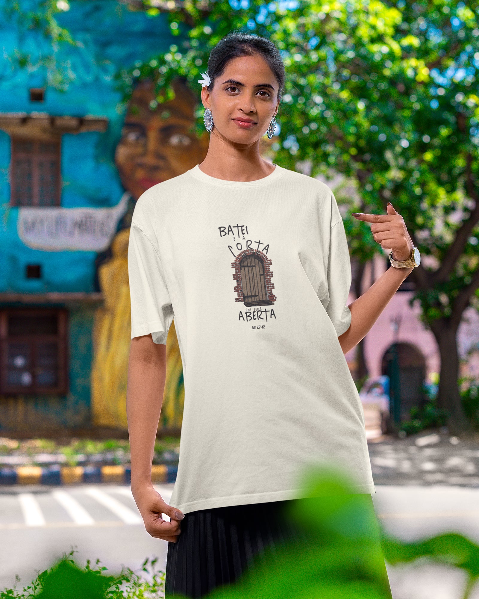 Camiseta de Algodão Batei E A Porta Vos Será Aberta