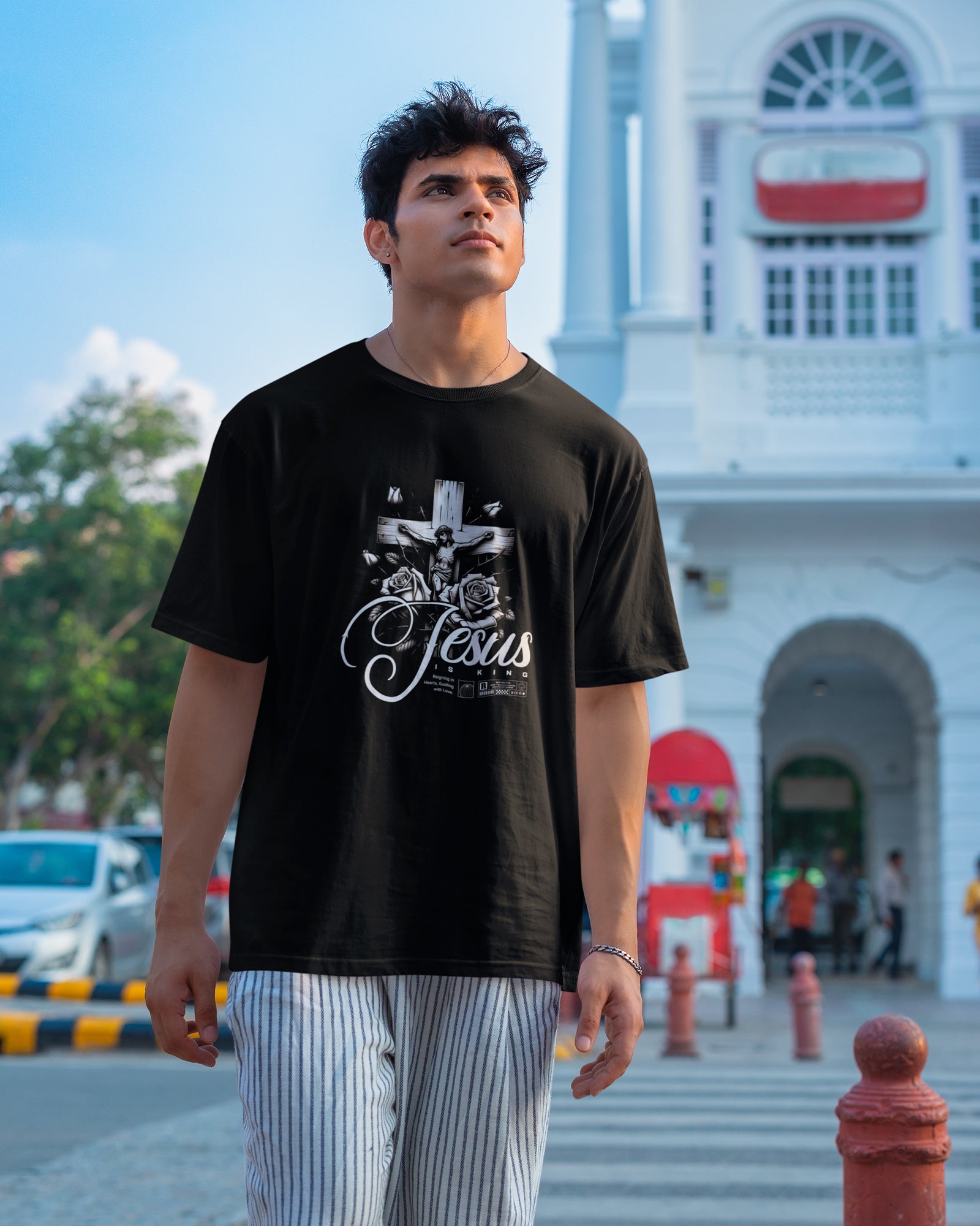 Camiseta de Algodão Cruz E Rosas