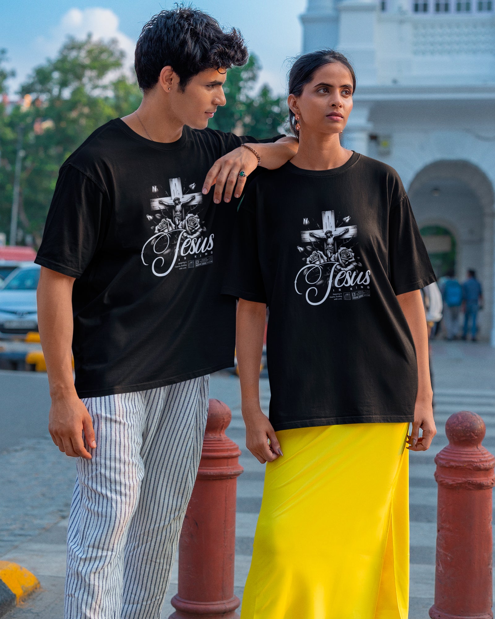 Camiseta de Algodão Cruz E Rosas