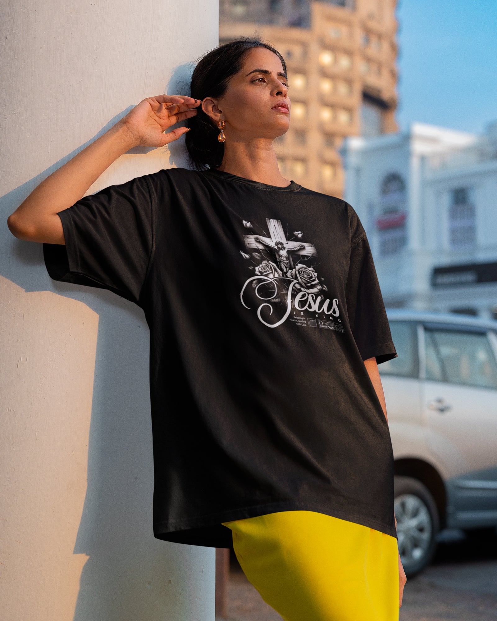 Camiseta de Algodão Cruz E Rosas