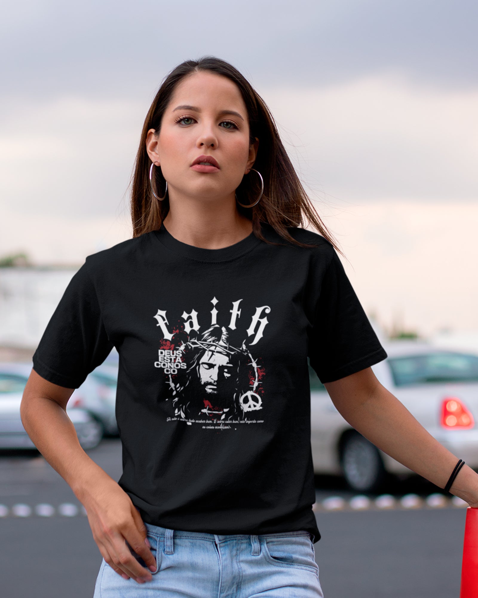 Camiseta de Algodão Deus Esta Conosco