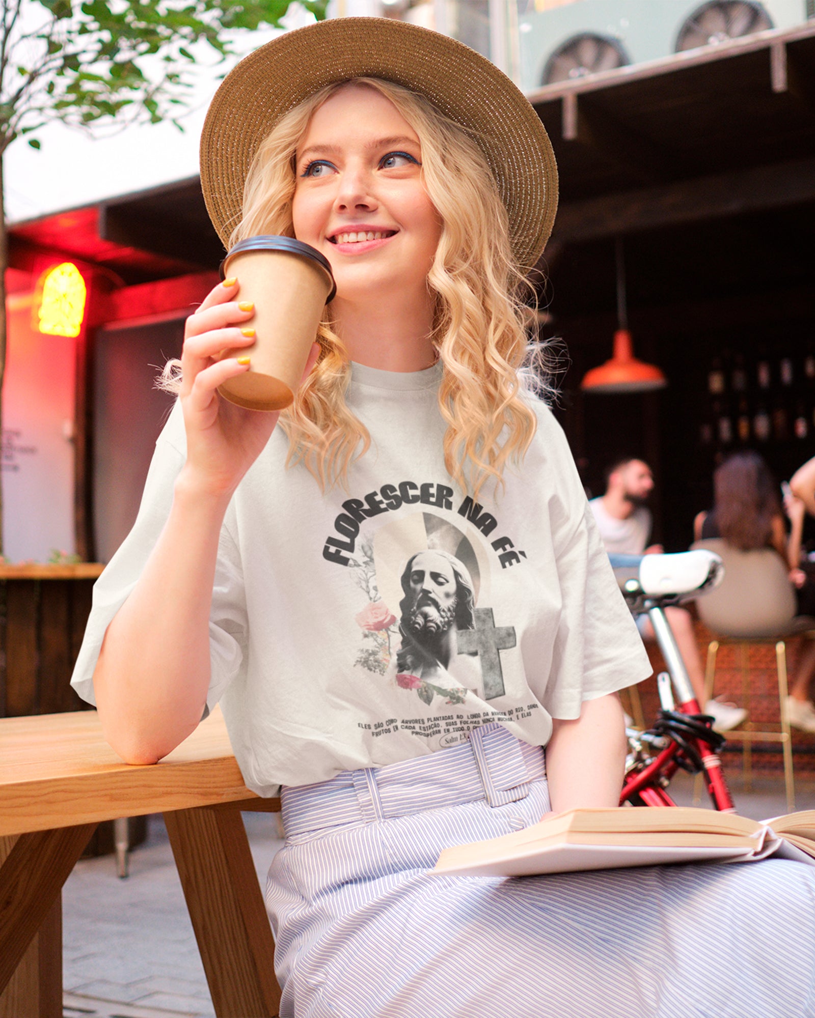 Camiseta de Algodão Florescer Na Fé