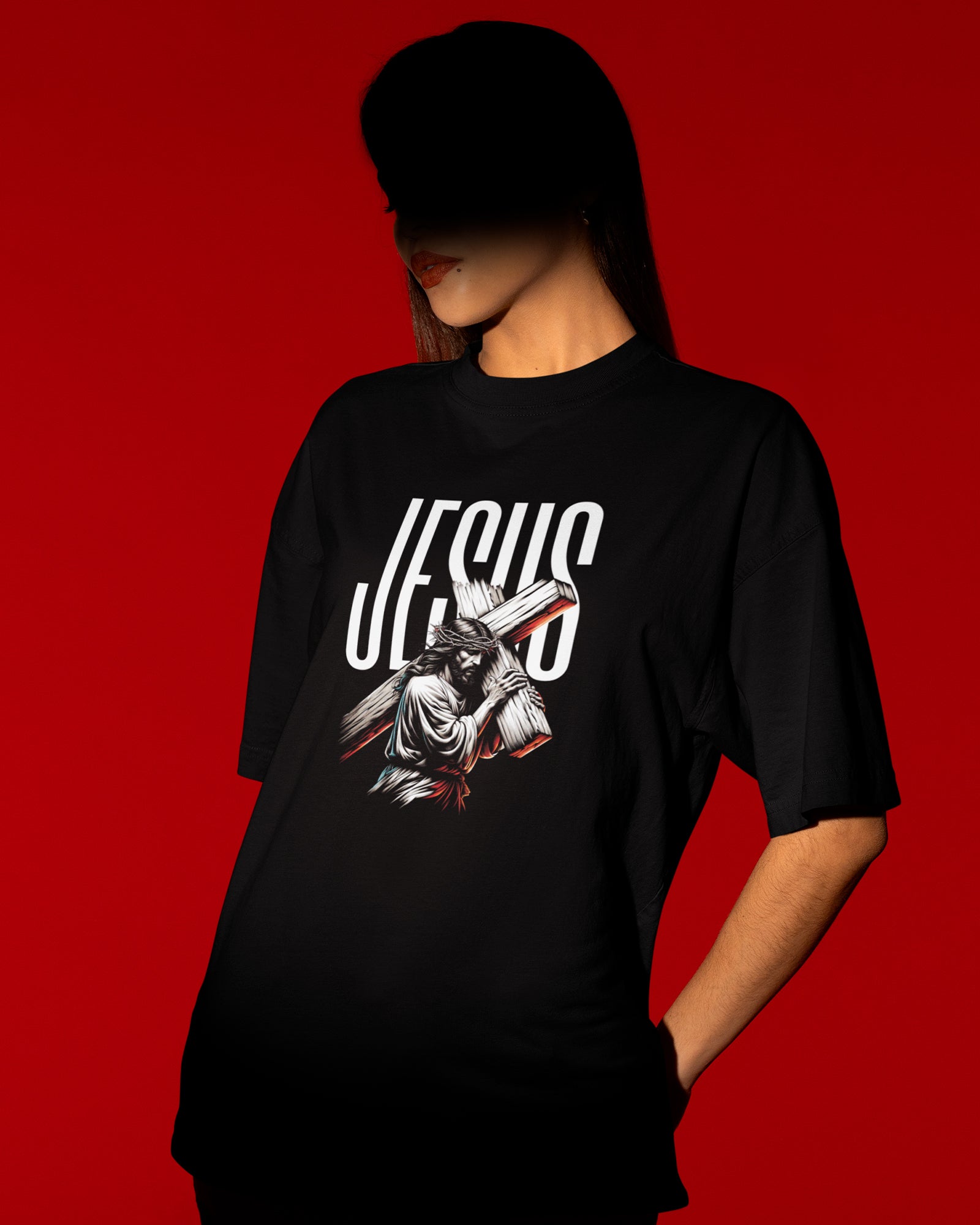 Camiseta de Algodão Carregou A Cruz Por Nós