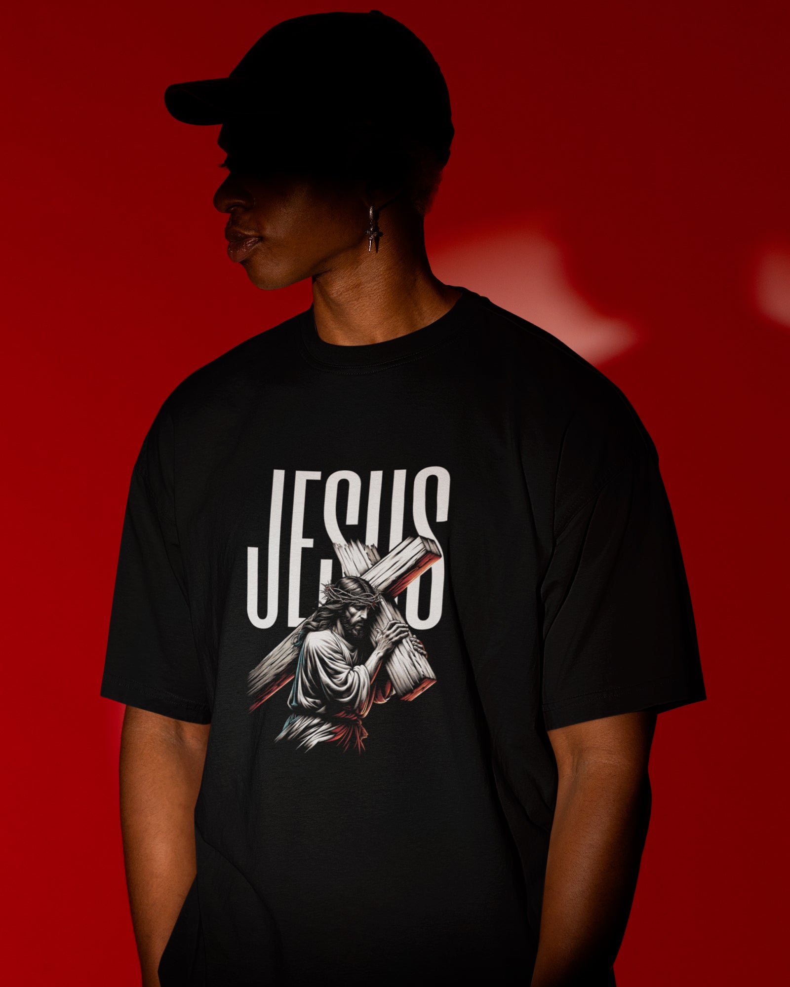 Camiseta de Algodão Carregou A Cruz Por Nós