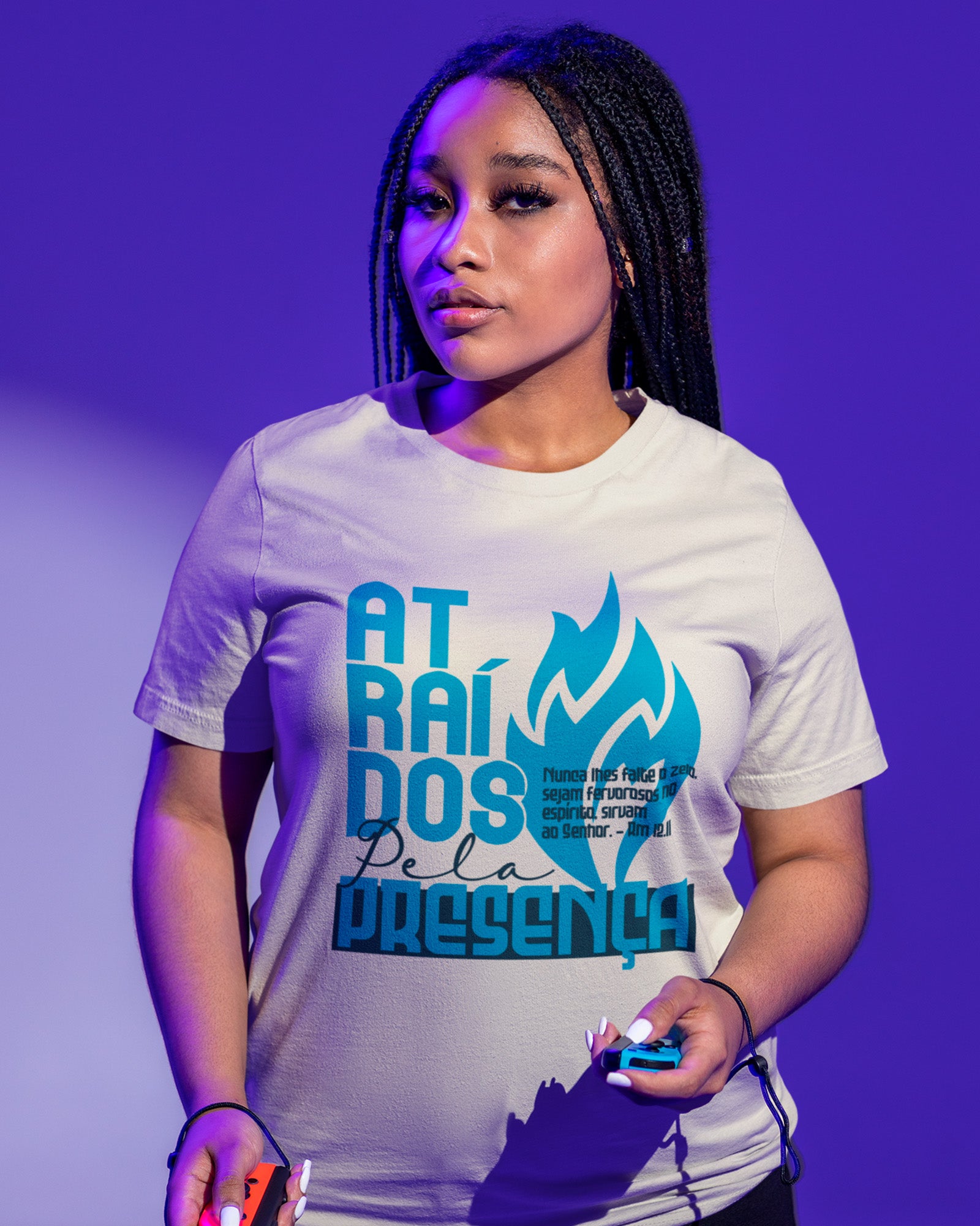 Camiseta de Algodão Atraídos Pela Presença