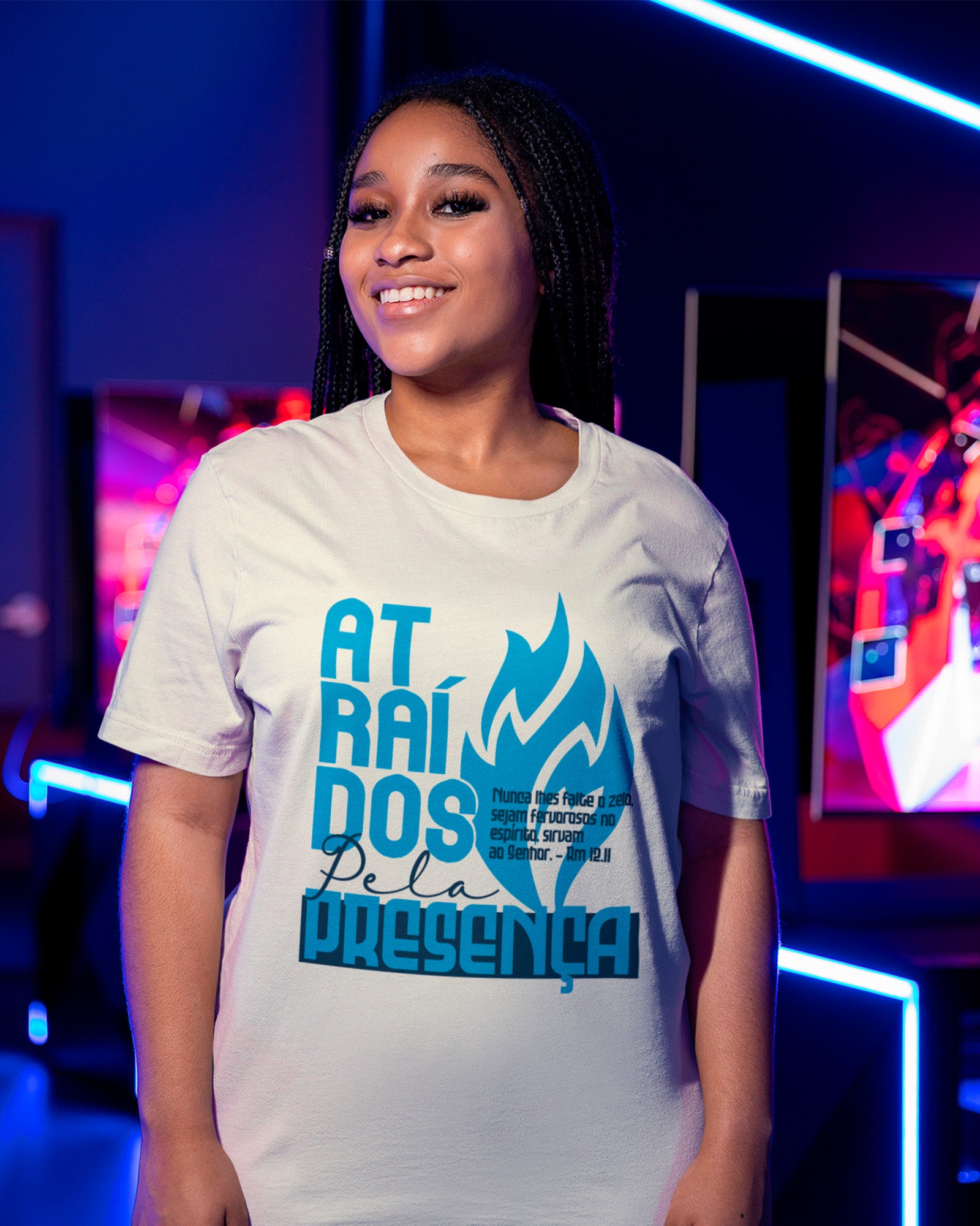 Camiseta de Algodão Atraídos Pela Presença