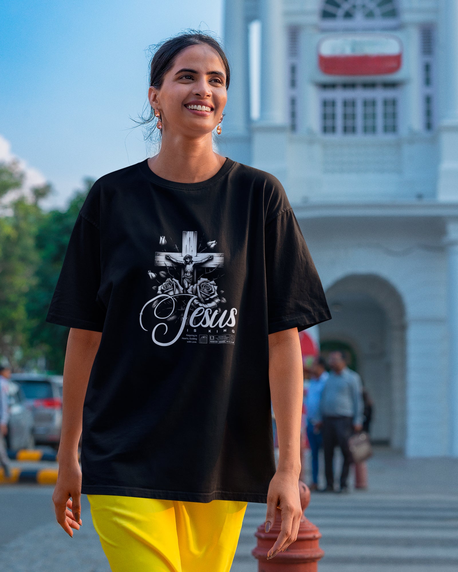 Camiseta de Algodão Cruz E Rosas