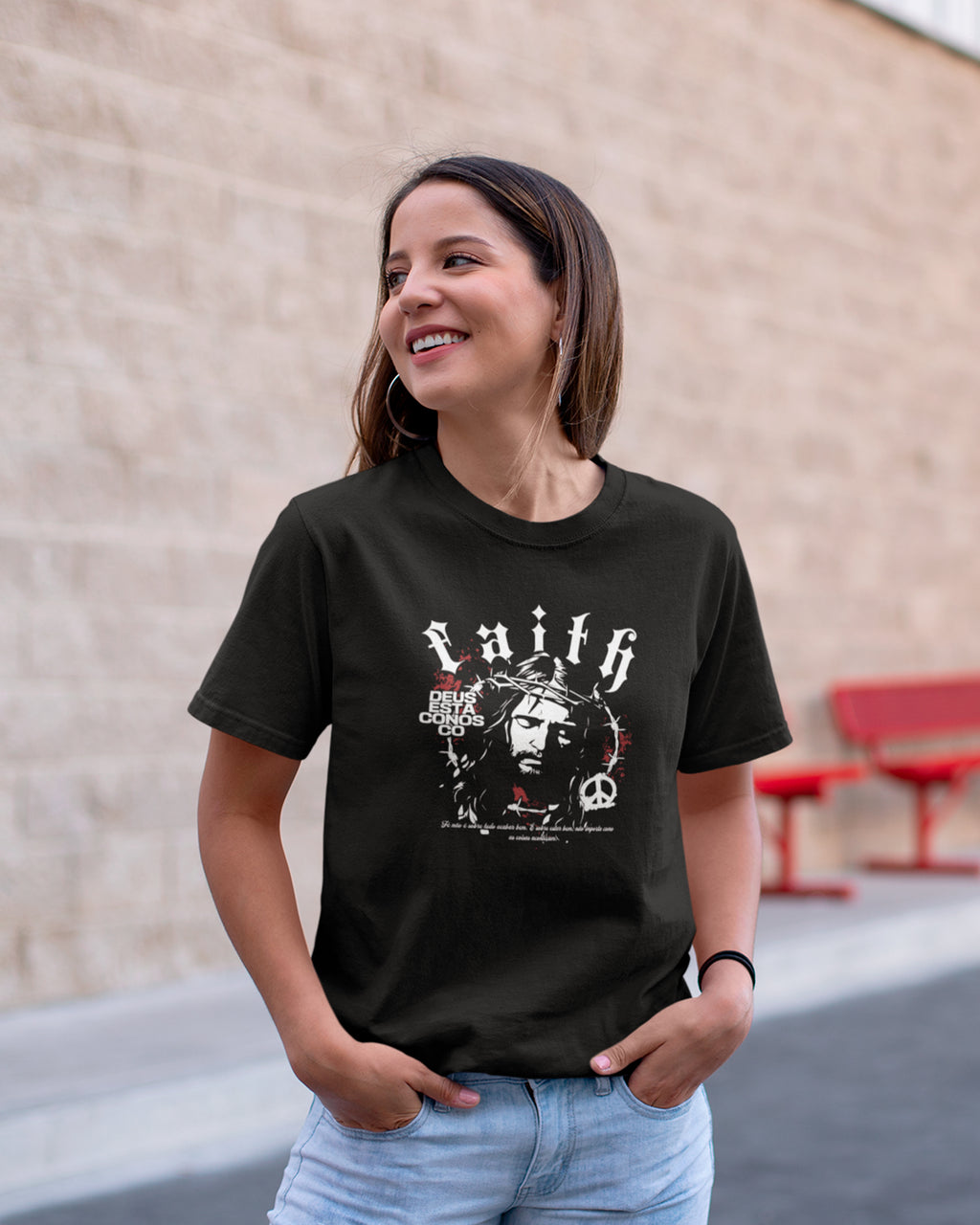 Camiseta de Algodão Deus Esta Conosco