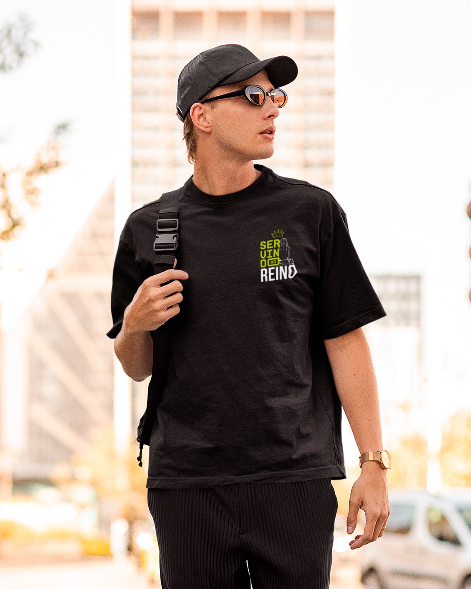 Camiseta de Algodão Servindo Ao Reino